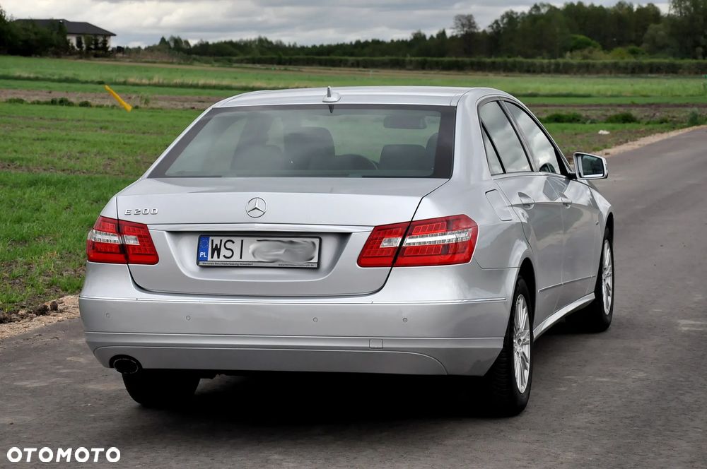 Mercedes-Benz Klasa E 250 CGI BlueEFFICIENCY 7G-TRONIC Elegance - 14