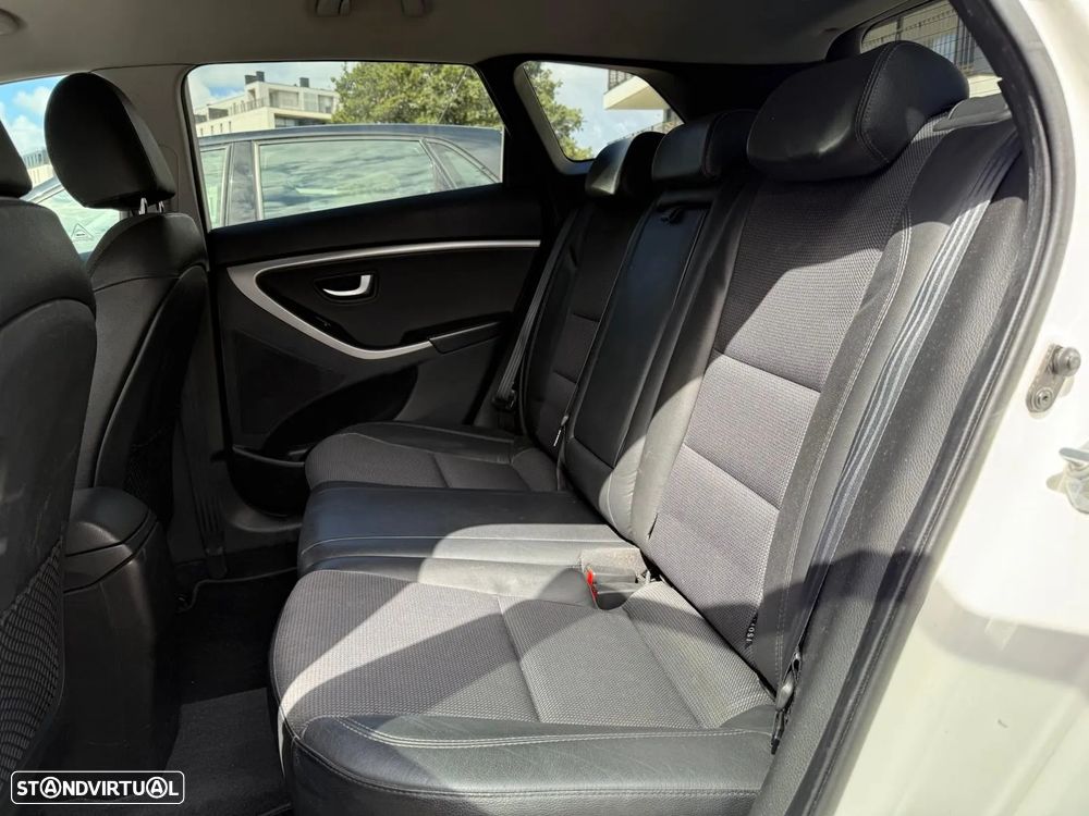 Hyundai i30 SW 1.6 CRDi Style J17 - 6