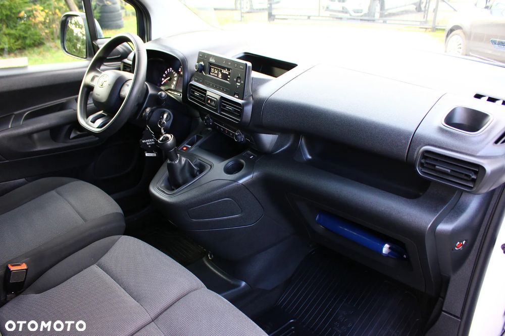 Toyota Proace City CHŁODNIA 1.5D-4D 102KM LONG L2 3 Osobowy - 30