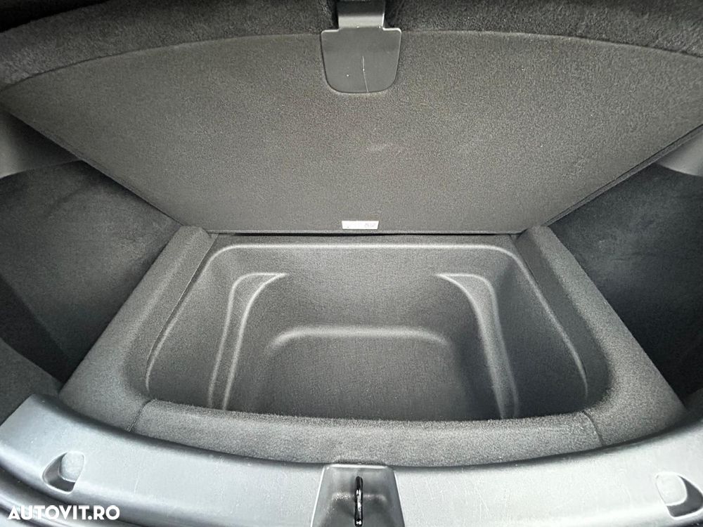 Tesla Model Y Long Range Dual Motor AWD - 30