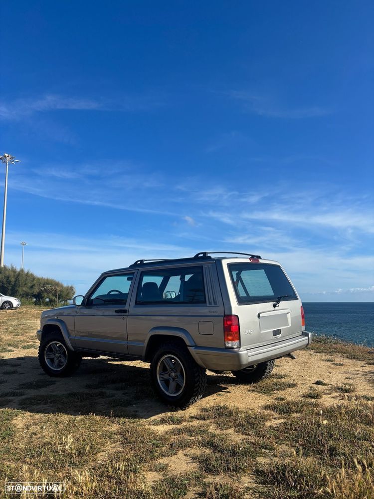 Jeep Cherokee 2.5 TD Base - 10