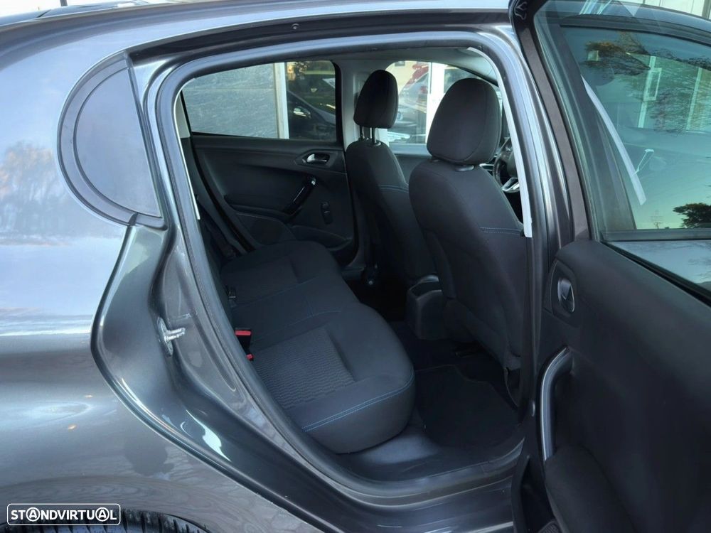 Peugeot 208 1.2 PureTech Style - 8