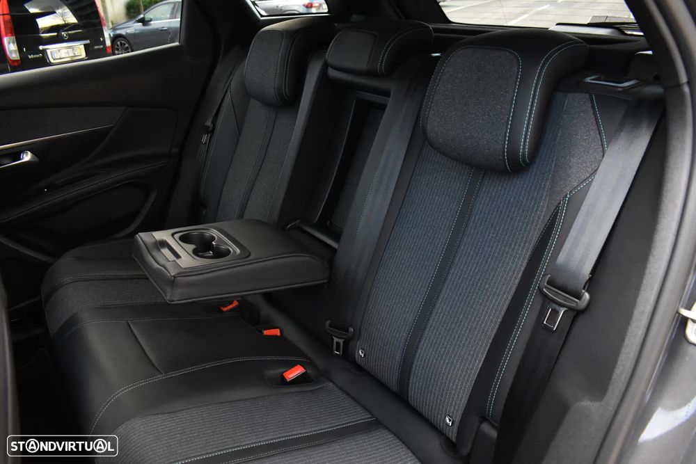 Peugeot 3008 1.6 Hybrid Allure e-EAT8 - 54