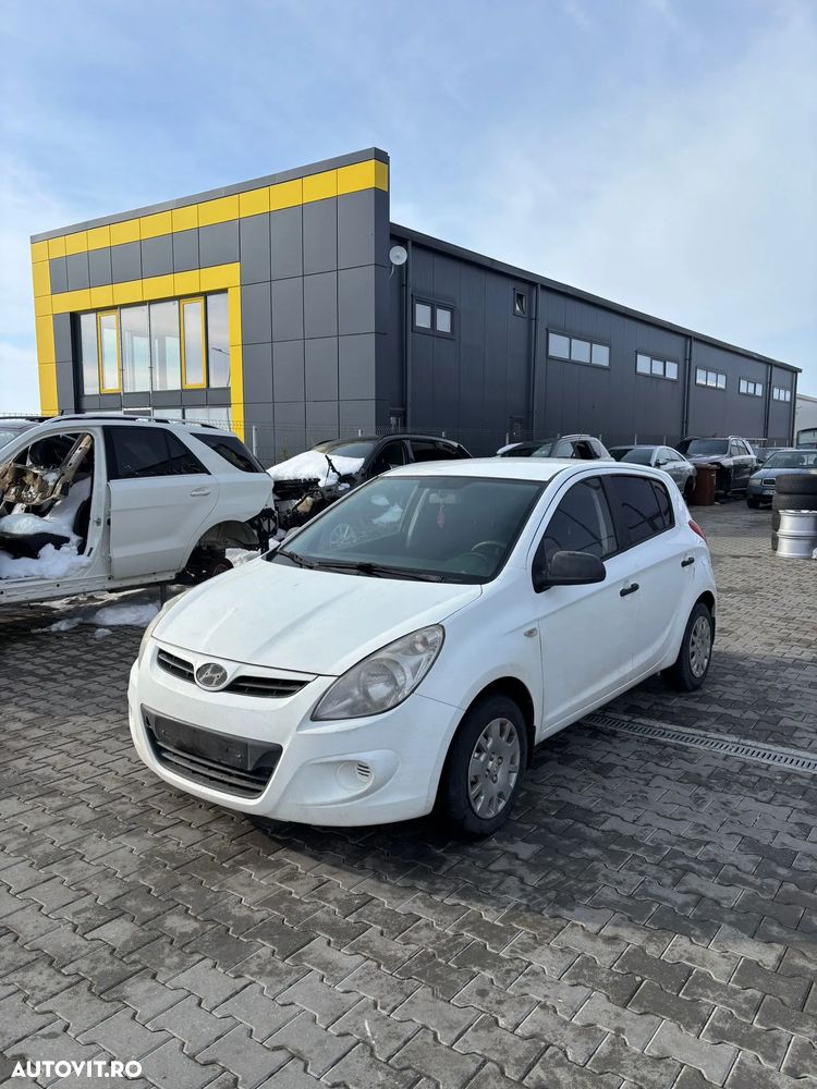 Dezmembram Hyndai I20 1.4 diesel din 2011 - 1