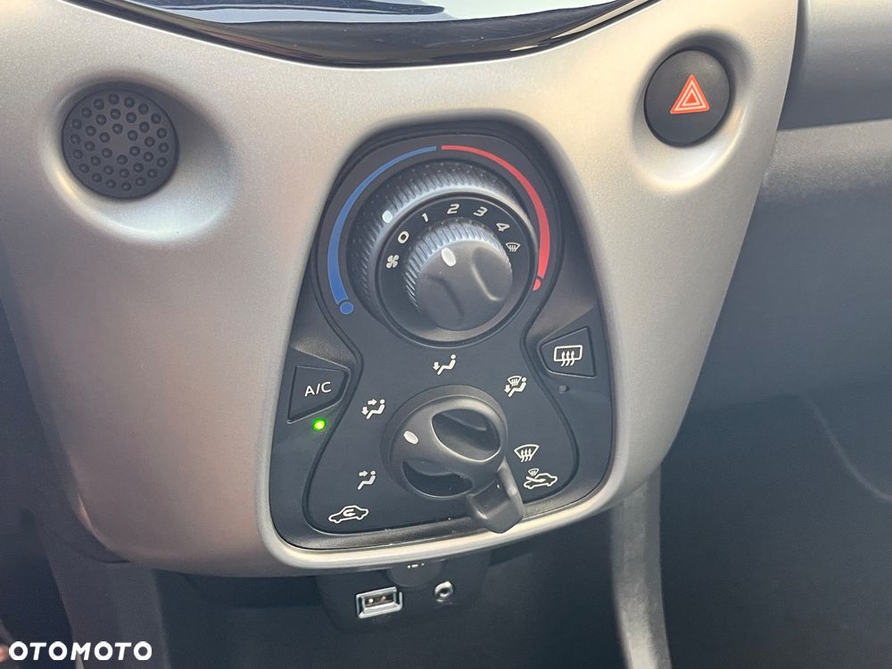 Toyota Aygo x-clusiv - 16