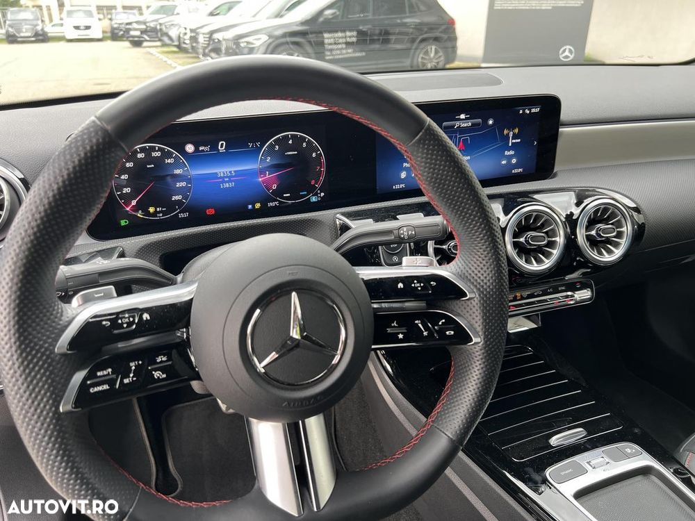 Mercedes-Benz A 200 Sedan MHEV 7G-DCT - 11