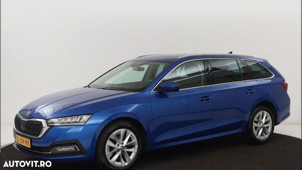 Skoda Octavia Combi 1.4 TSI iV DSG First Edition - 1