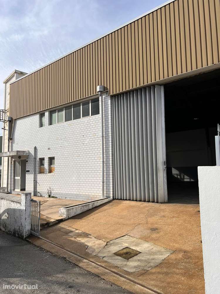 ARMAZEM 220M2 EM CANELAS - ZONA INDUSTRIAL DOS TERÇOS - Grande imagem: 2/5