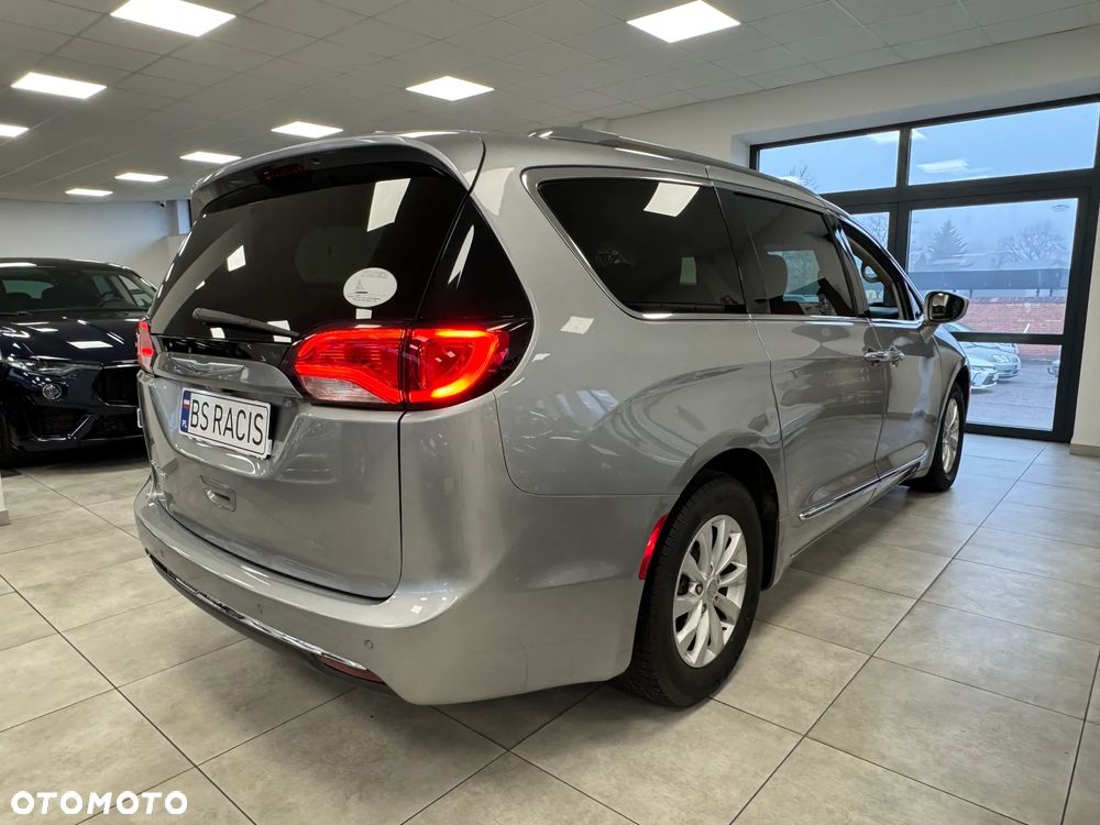 Chrysler Pacifica - 2