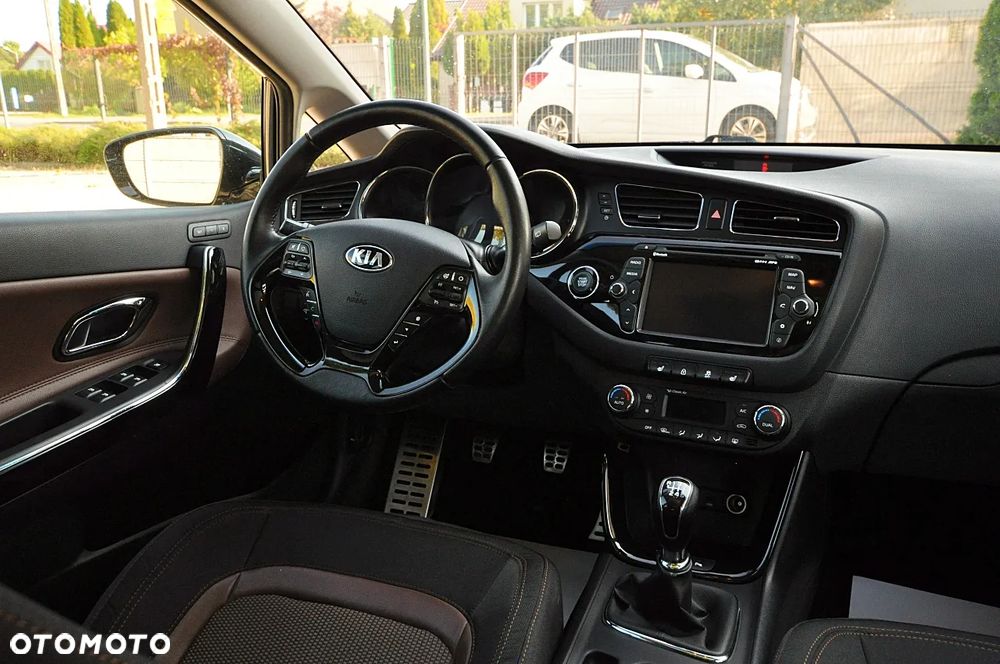 Kia Ceed 1.6 CRDi 128 Platinum Edition - 22