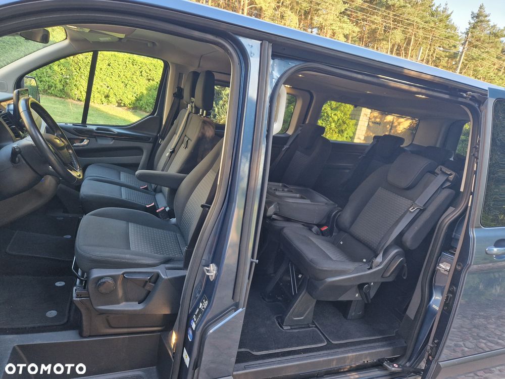 Ford Tourneo Custom - 12