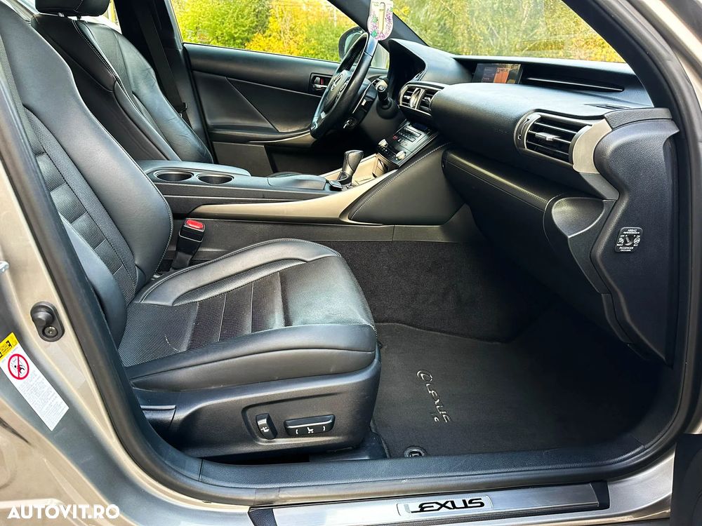 Lexus Seria IS 300h F Sport - 21