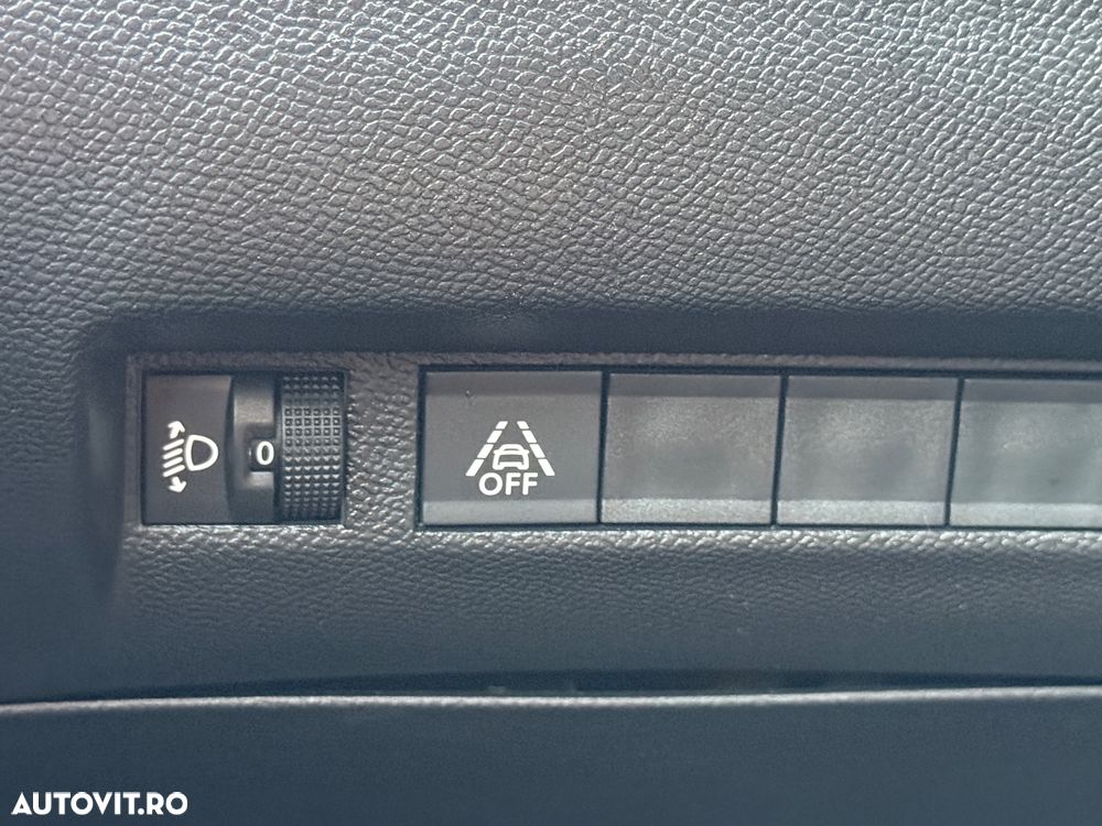 Peugeot 2008 1.2 L PureTech STT Allure - 19