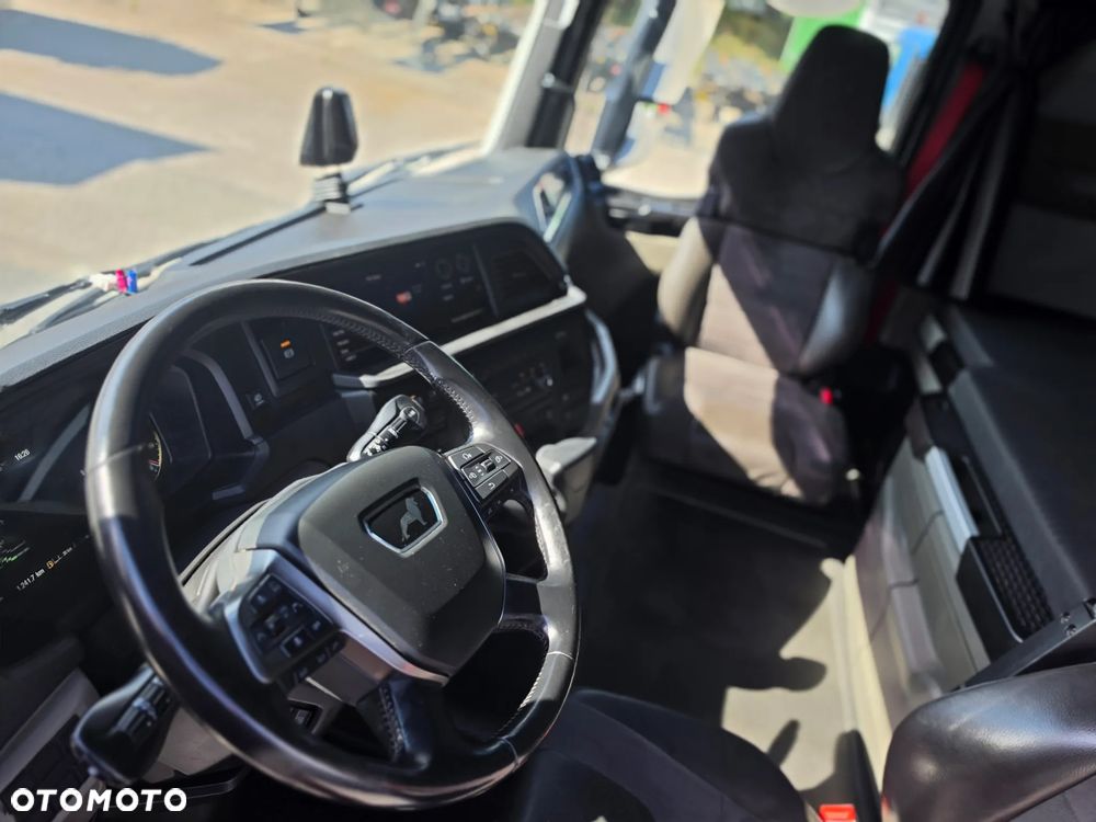 MAN TGX 18.510/ Pierwszy Właściciel /Import Niemcy / Zadbany /Euro 6/ Sobofer / Spojlery miedzy osiowe / 4 poduszki z tyłu / 2 komplety kluczy / - 22