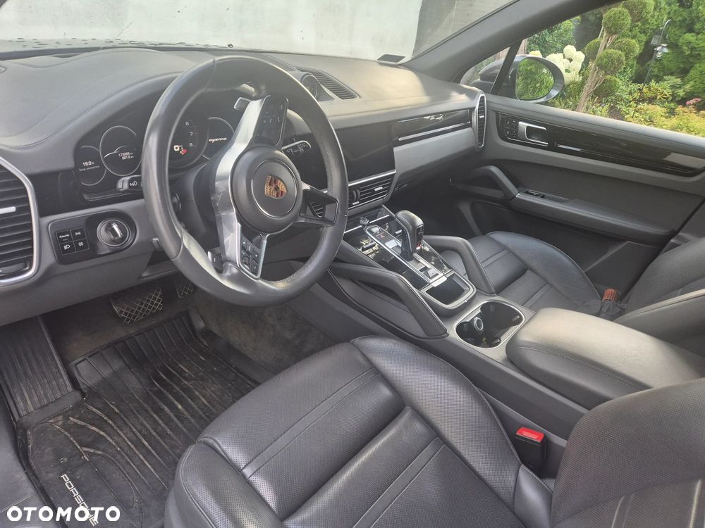 Porsche Cayenne Standard - 20