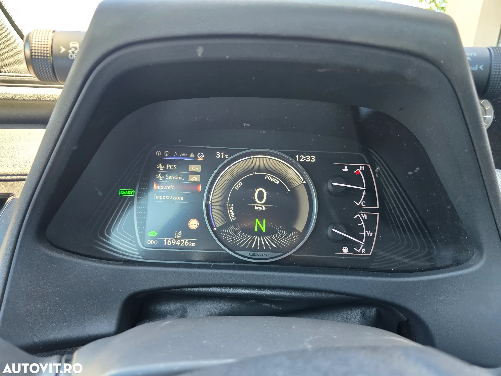 Lexus UX - 12