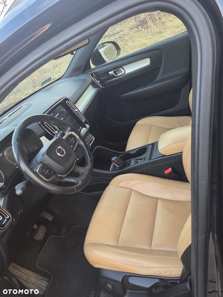 Volvo XC 40 D4 AWD Momentum - 3