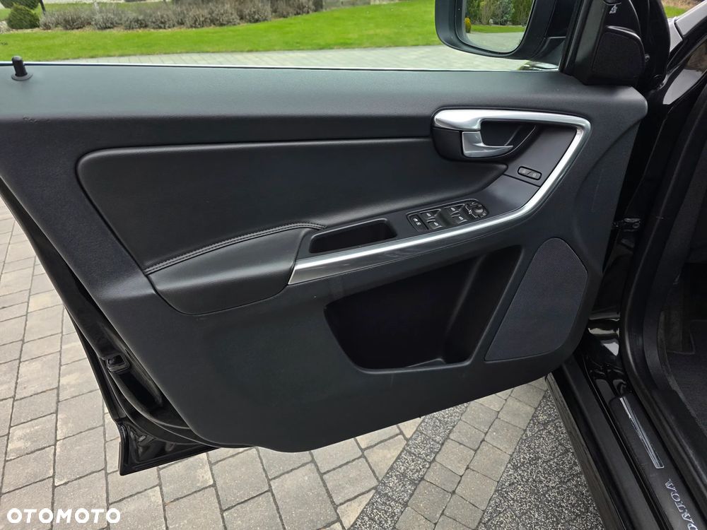 Volvo XC 60 D4 Geartronic Summum - 18