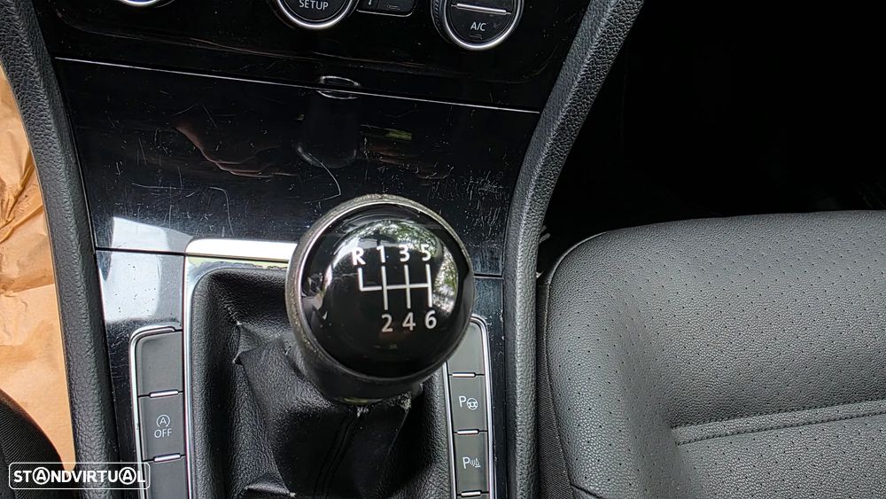 VW Golf 1.6 TDi R-Line - 37