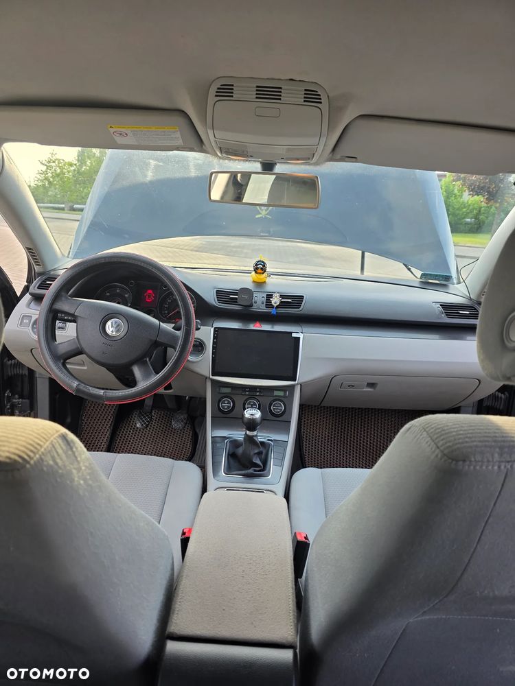 Volkswagen Passat - 16