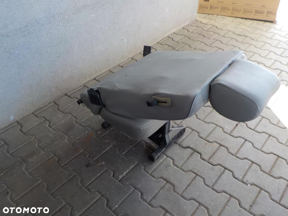 VW T4 FOTEL KOZIOŁEK SKŁADANY TYŁ TYLNY - 4
