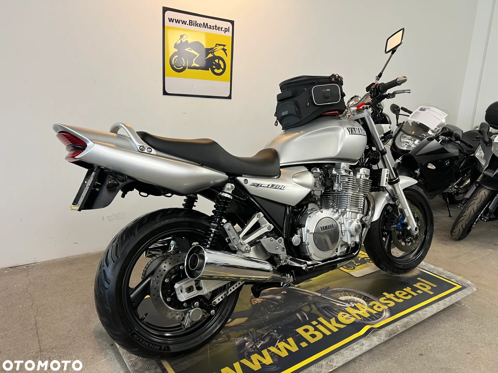 Yamaha XJR - 5