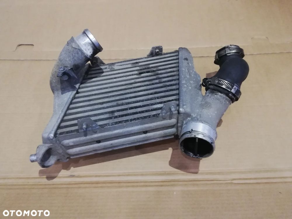 AUDI A8 D3 3.0 TDI CHŁODNICA INTERCOOLER LEWY 4E0145805J - 1