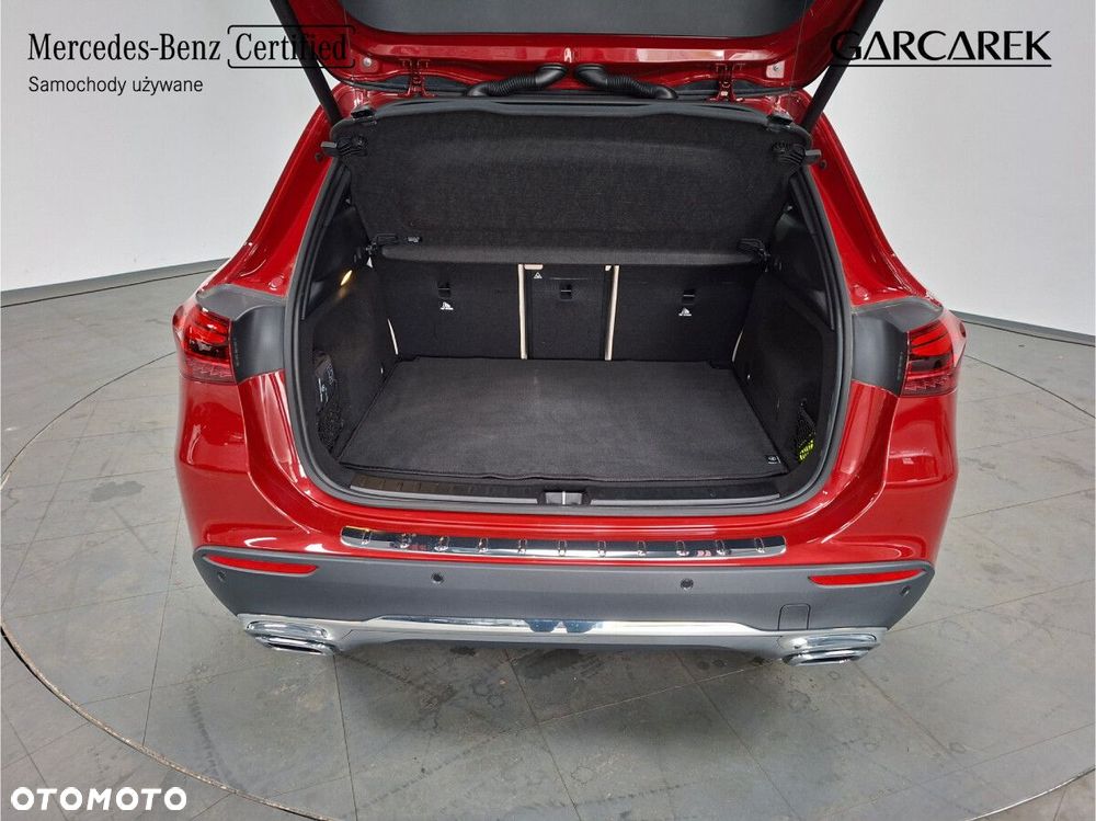 Mercedes-Benz GLA - 11