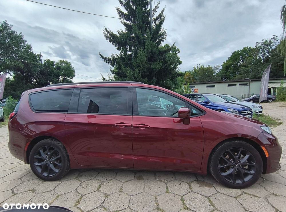 Chrysler Pacifica - 5
