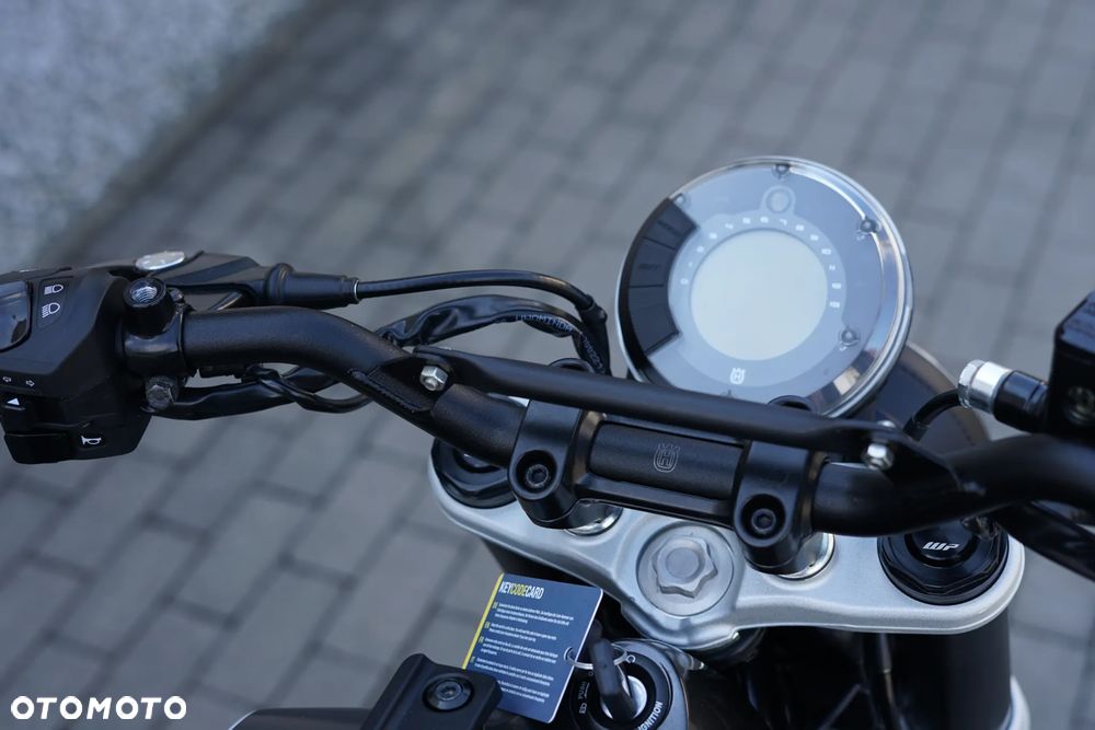 Husqvarna Svartpilen - 20