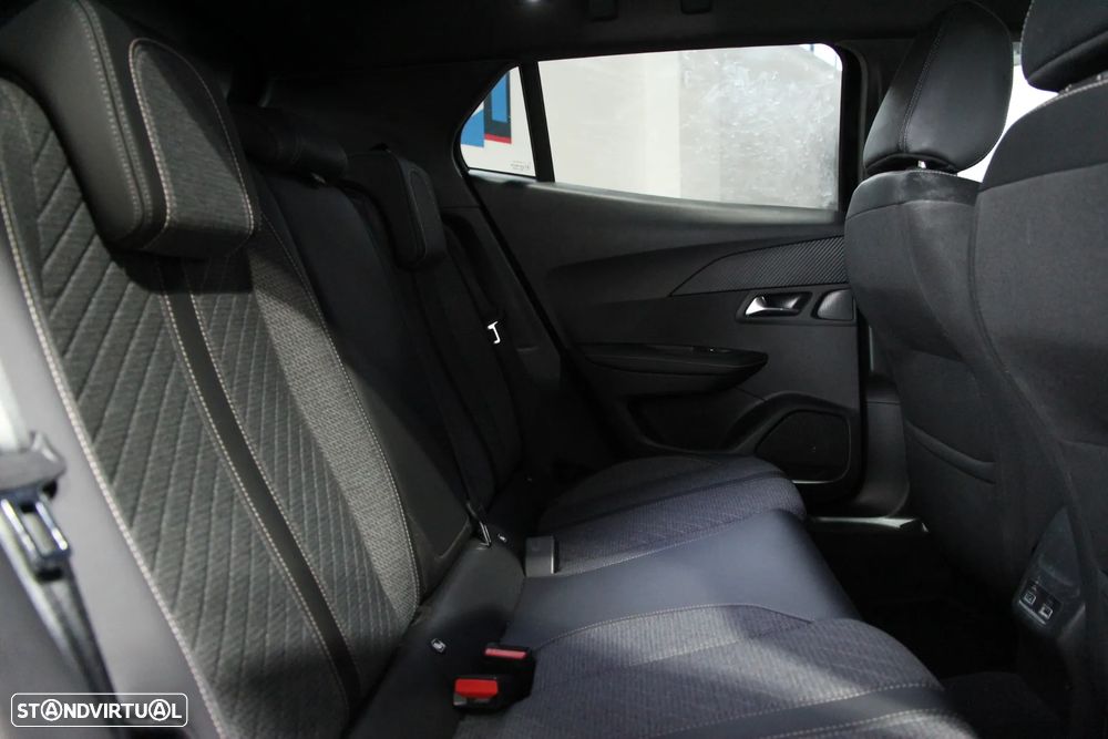 Peugeot 2008 1.2 PureTech Allure - 24