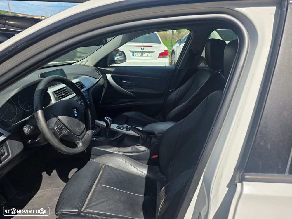 BMW 318 d Sport Line - 9