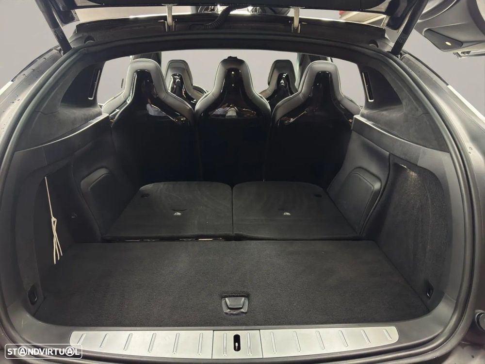 Tesla Model X - 23