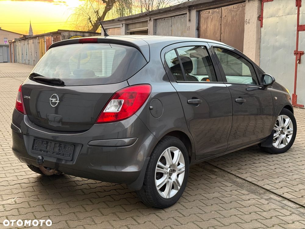 Opel Corsa 1.4 16V Edition - 4