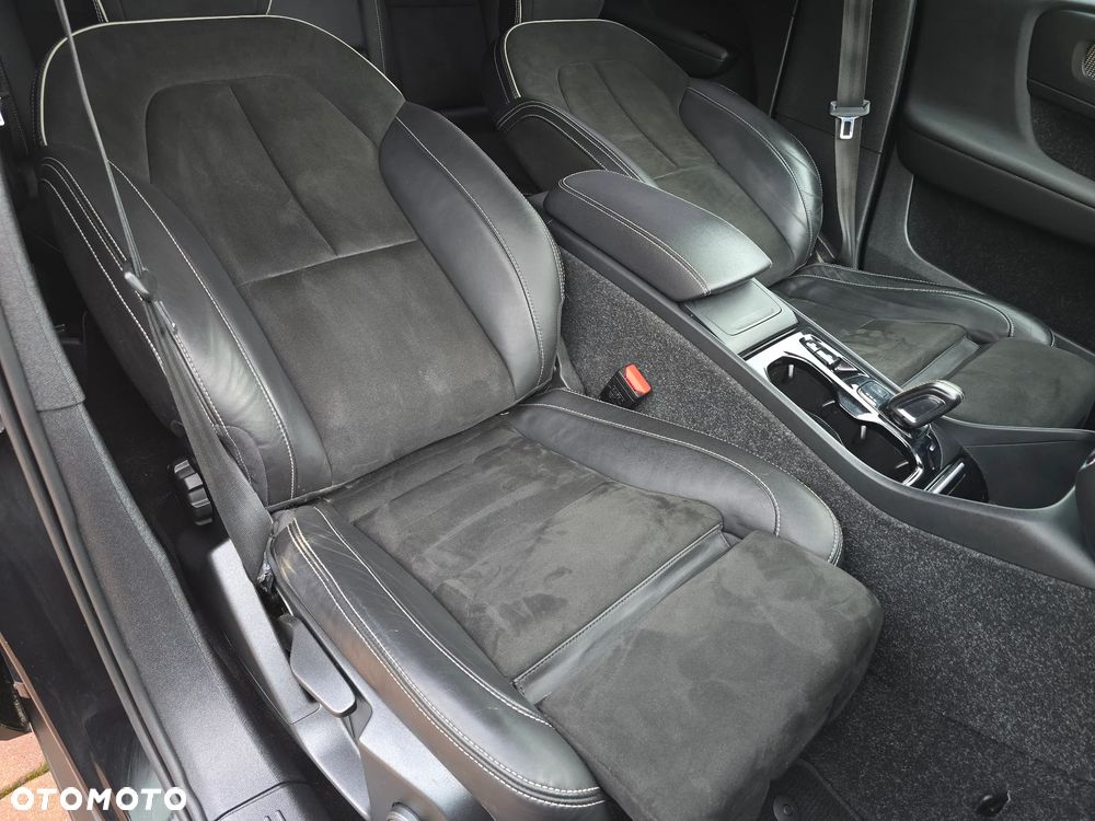 Volvo XC 40 B4 Ultra Black Edition - 16