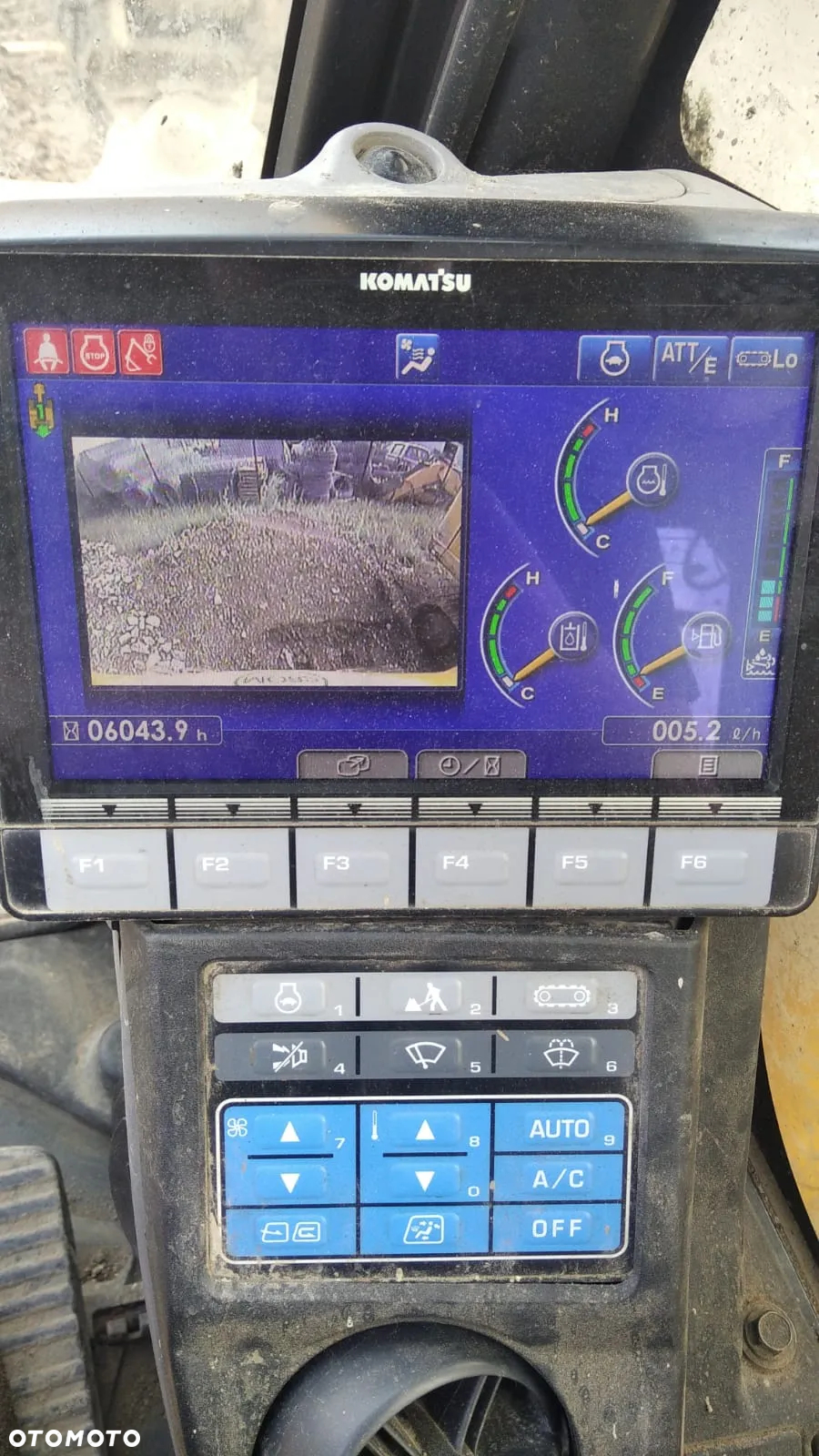 Komatsu PC138 - 11