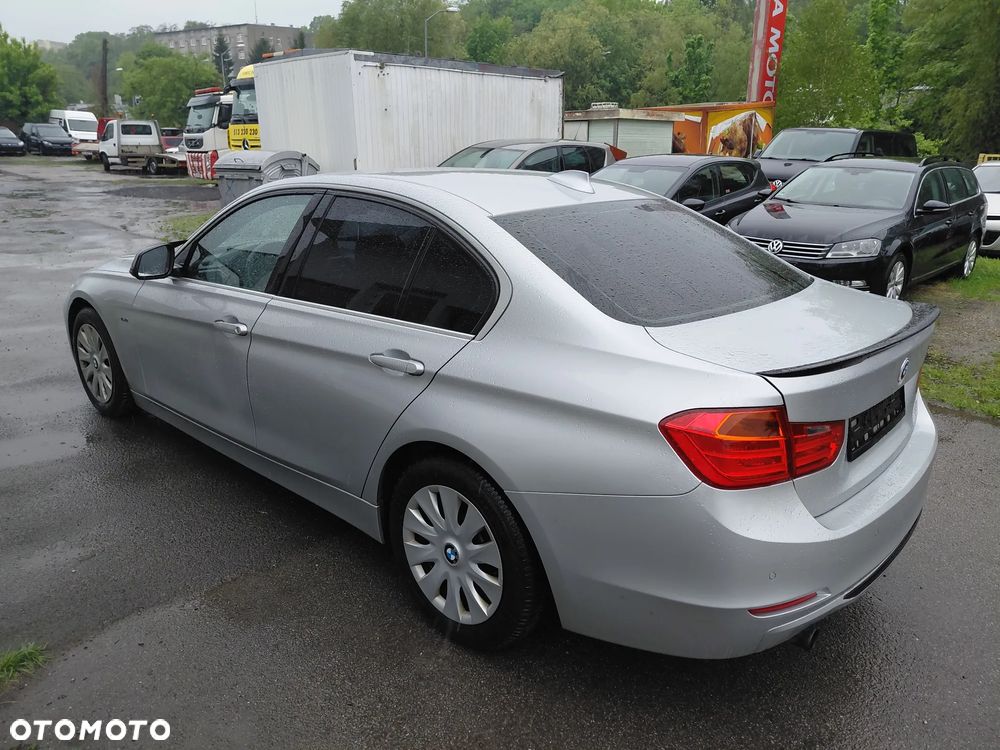 BMW Seria 3 320i Efficient Dynamics Edition Sport Line - 6