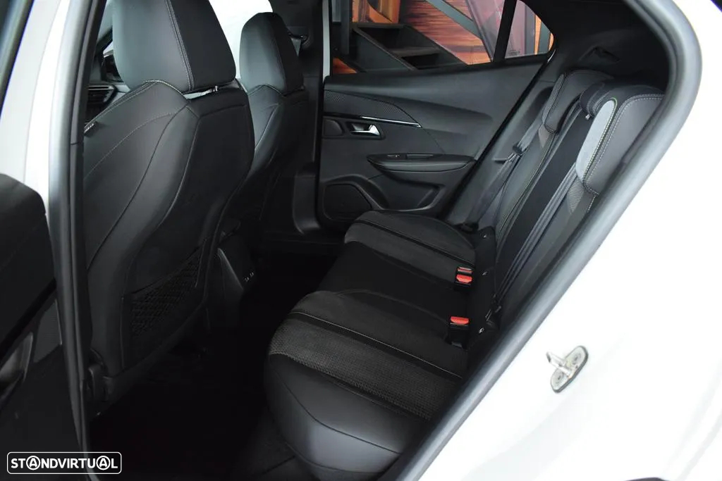 Peugeot 2008 1.5 BlueHDi GT Line EAT8 - 37