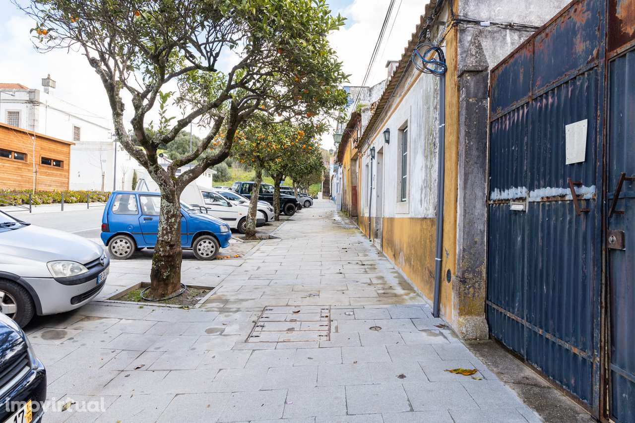 Prédios para requalificação no centro de Santiago do Cacém - Grande imagem: 3/56