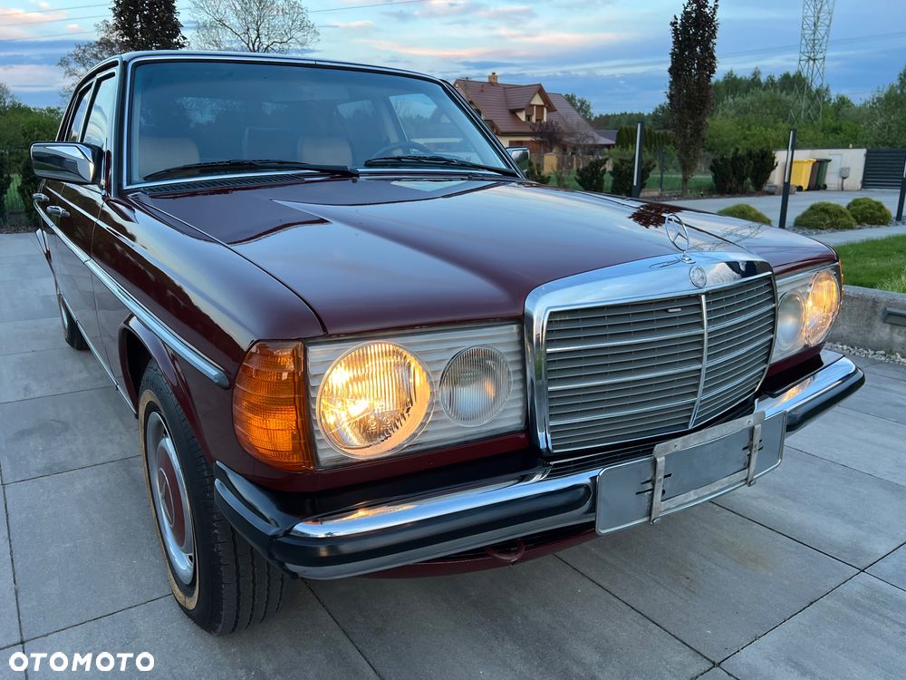 Mercedes-Benz W123 - 17