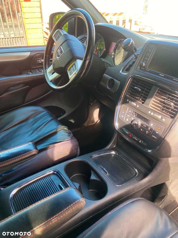 Dodge Grand Caravan - 6