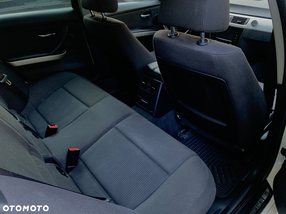 BMW Seria 3 318i Edition Exclusive - 17