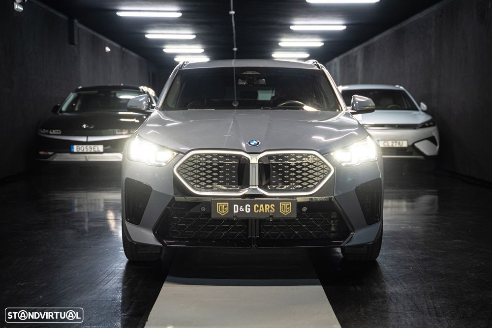 BMW iX2 eDrive20 Pack Desportivo M - 21