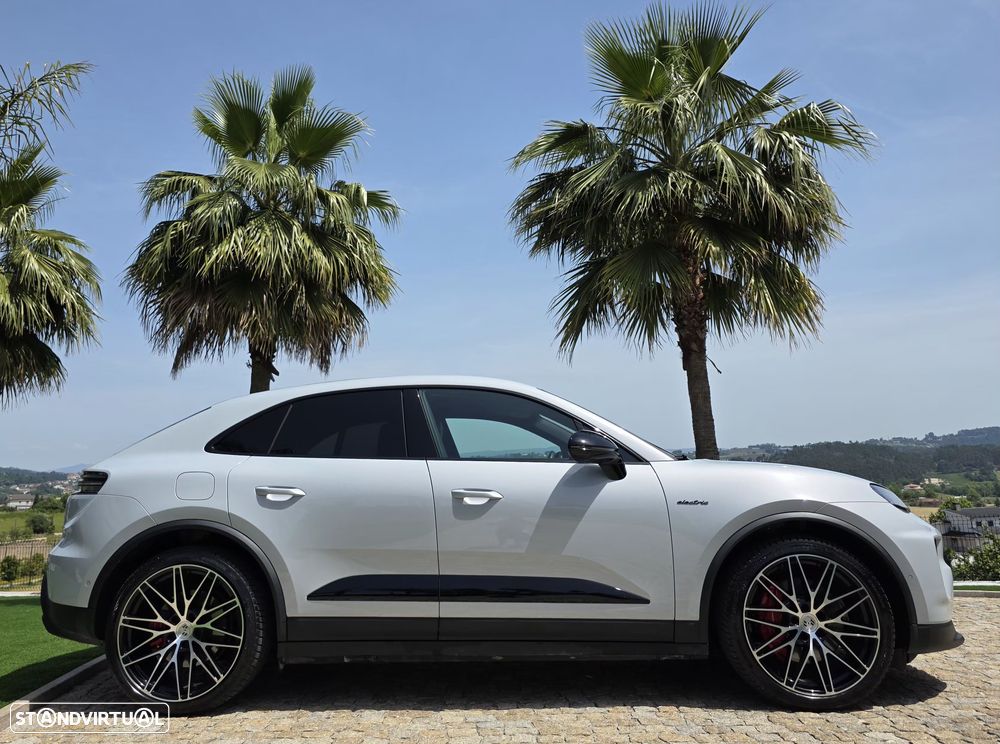 Porsche Macan Electric 4S - 16