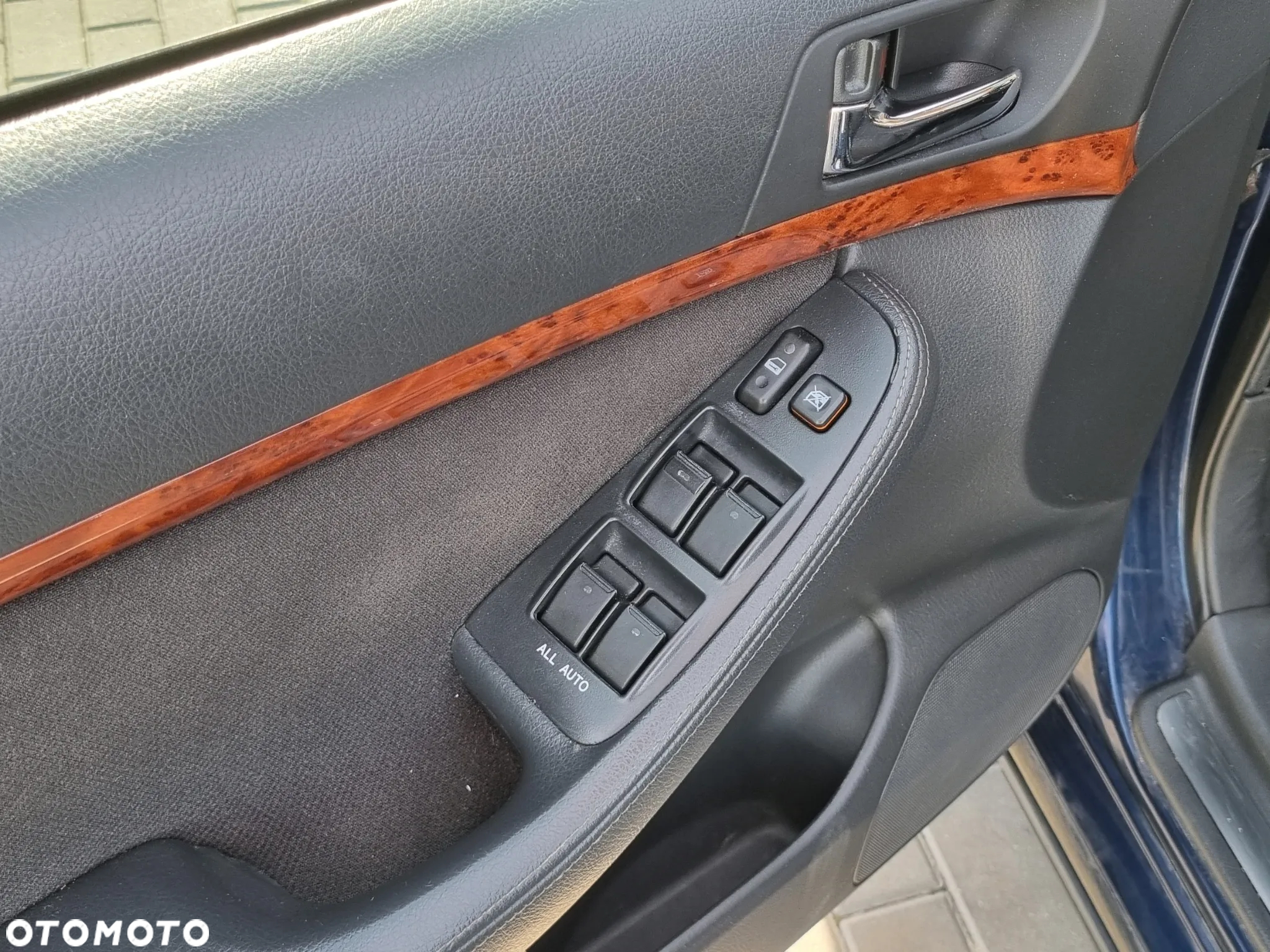 Toyota Avensis - 12