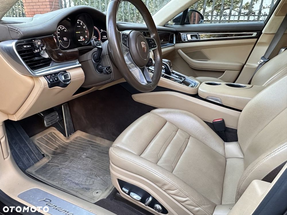 Porsche Panamera - 16