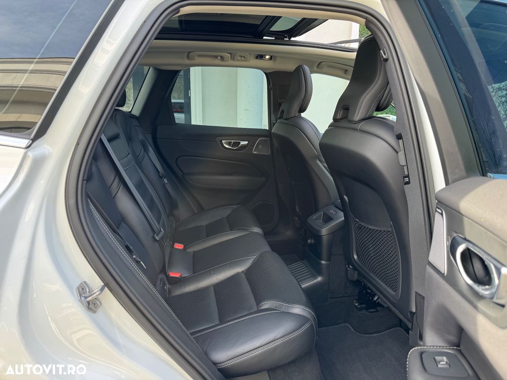 Volvo XC 60 Recharge T8 Twin Engine eAWD Inscription - 16