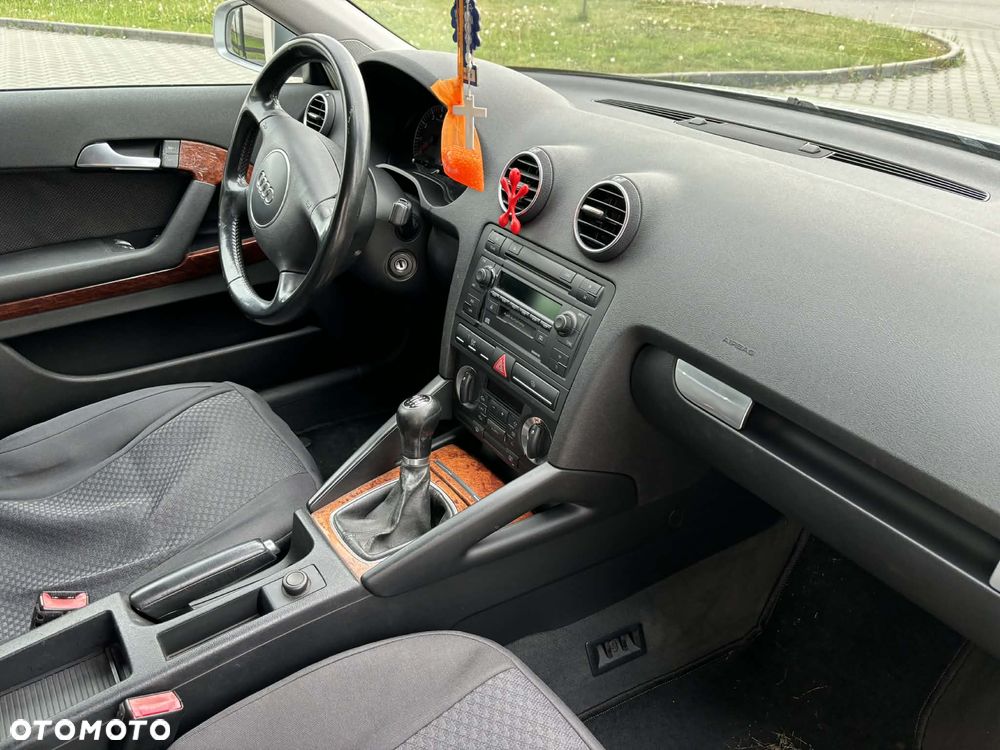 Audi A3 3-drzwiowe 2.0 FSI Attraction - 10