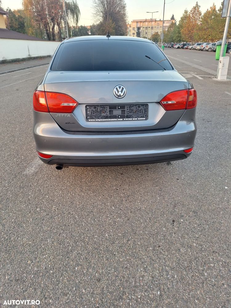 Volkswagen Jetta - 6