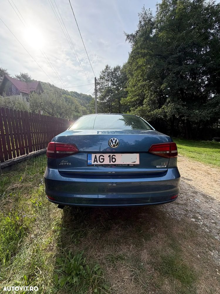 Volkswagen Jetta - 2